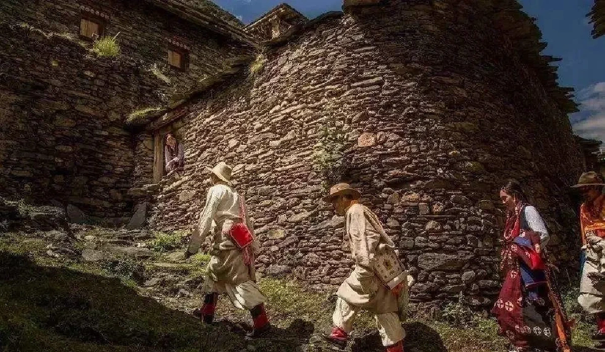 The Swan Song of Matrilineal Clans: The Walking Marriage Customs and their Evolution Among the Zhaba Zang People featured image